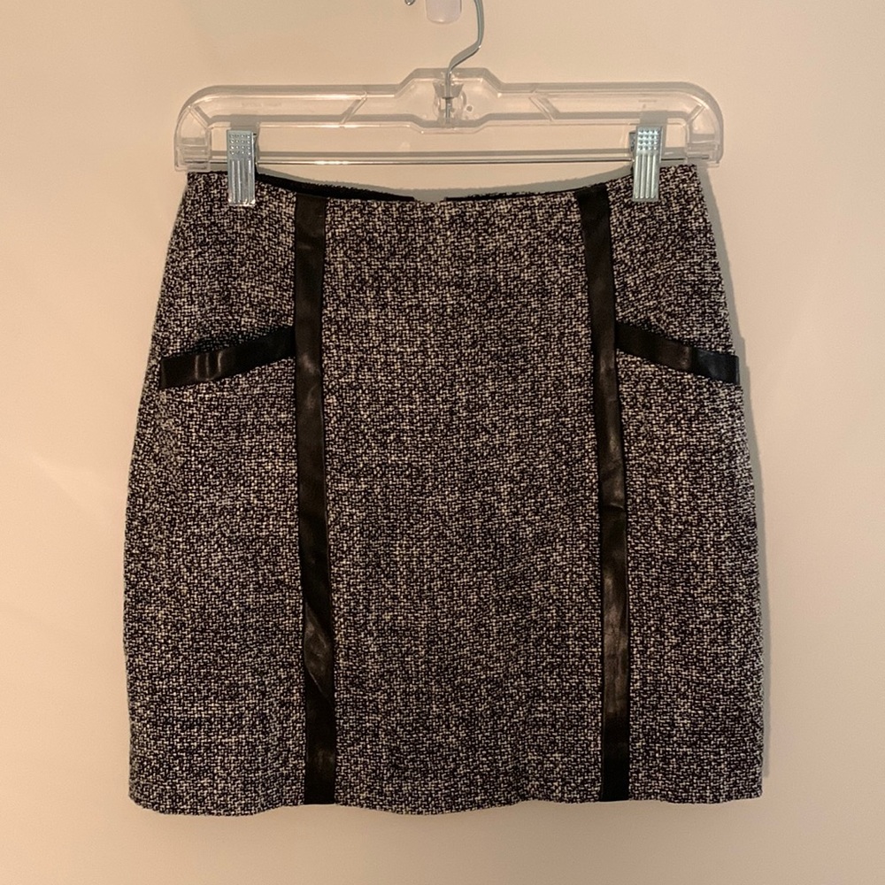 Banana Republic | Black & White Knit Skirt | Faux Leather Details | Gold Zipper